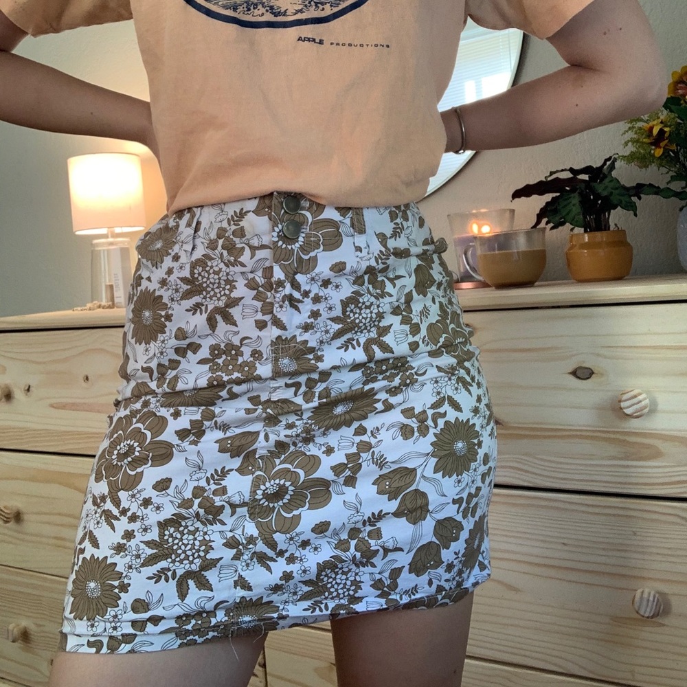 Vintage floral patterned mini skirt